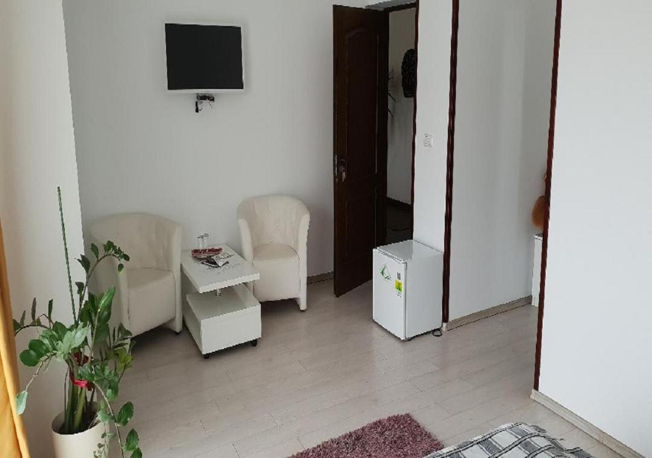 Pensiunea Caraiman Servicii De Cazare Codlea Exterior foto